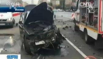 武汉爆料奔驰车祸视频,惊险瞬间，生命悬于一线  第2张